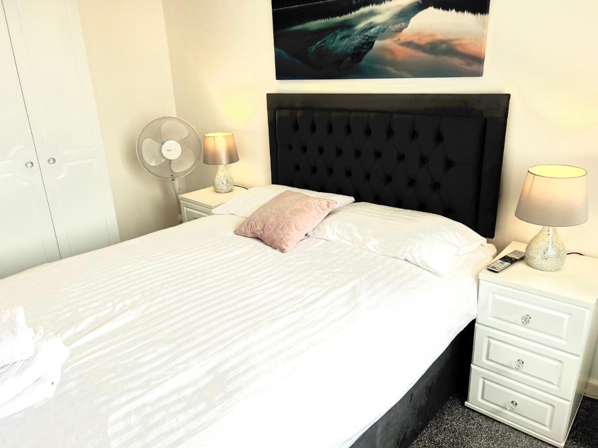 Stunning Beach Front House - Sleeps 6 Pwllheli Exterior photo