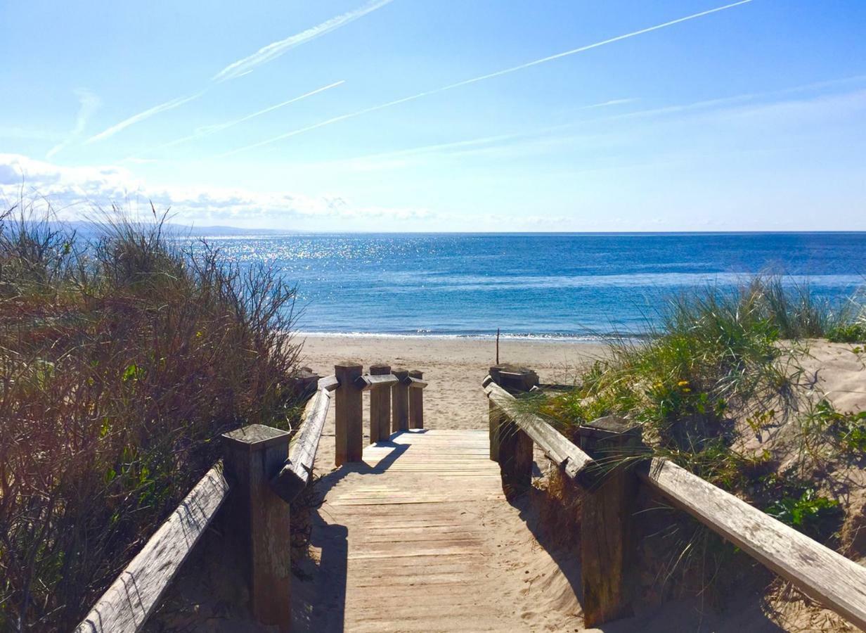 Stunning Beach Front House - Sleeps 6 Pwllheli Exterior photo