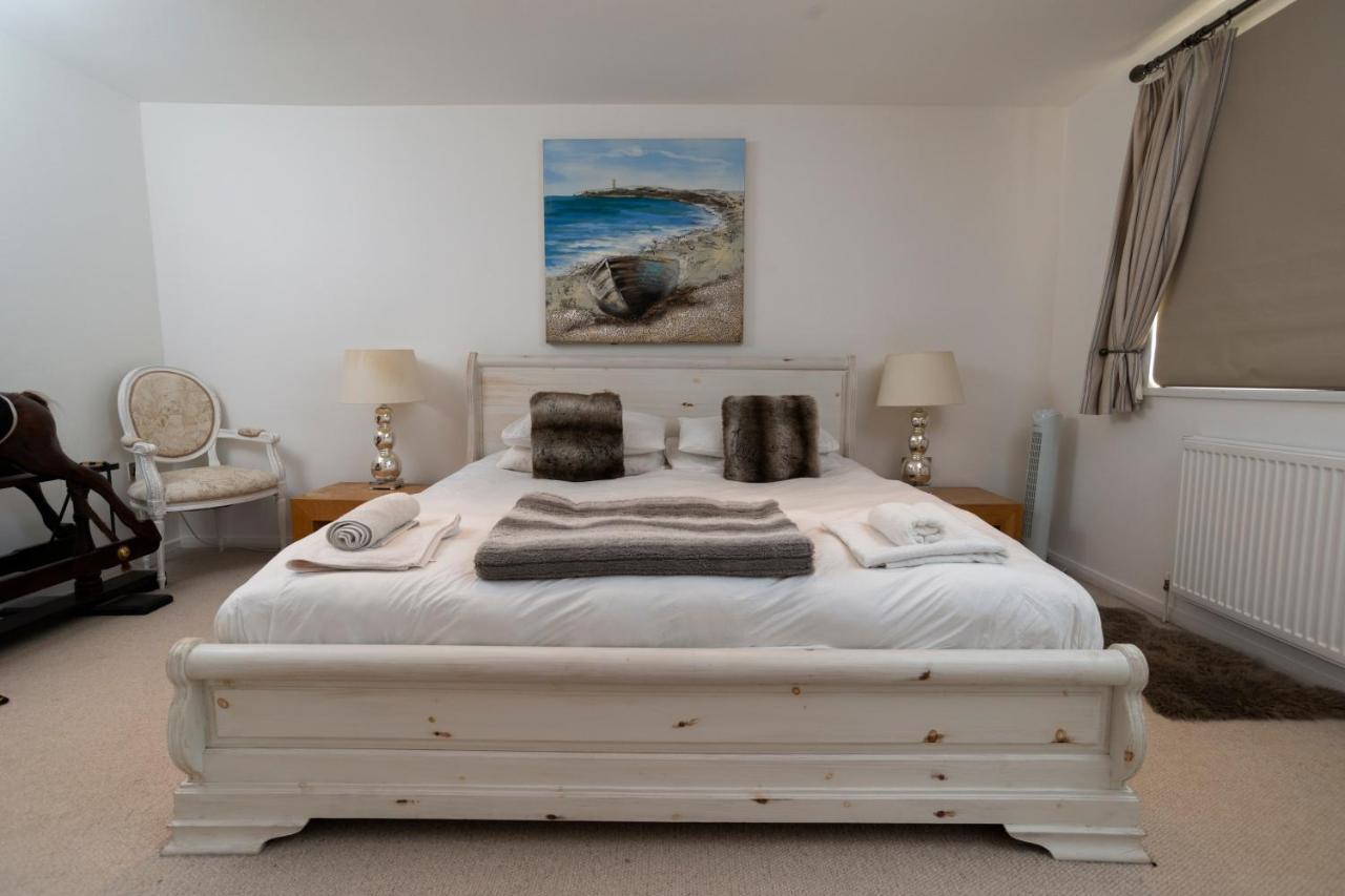 Stunning Beach Front House - Sleeps 6 Pwllheli Exterior photo